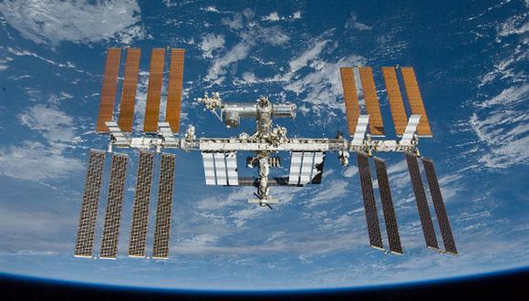 La Estación Espacial Internacional gira alrededor de la Tierra a una velocidad de 17.500 millas por hora. (Foto: nasa.gov)
