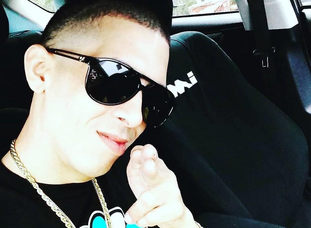 El conocido Jenay fue encontrado al interior de su automóvil, con varios impactos de bala en el cuerpo y con 80 bolsas de marihuana. (Foto: Instagram)