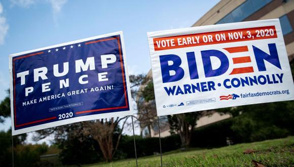 Foto de archivo de carteles en respaldo a los candidatos a la presidencia de Estados Unidos, Donald Trump y Joe Biden, en Fairfax, Virginia. (Foto: REUTERS/Al Drago).