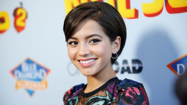 Mira el paso de Isabela Moner, la joven artista estadounidense de origen peruano, por la alfombra roja de "The Nut Job 2".