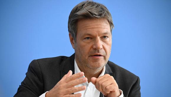 El ministro alemán de Economía y Protección del Clima, Robert Habeck, presenta las previsiones de otoño durante una conferencia de prensa en Berlín el 12 de octubre de 2022. (Foto de Tobias Schwarz / AFP)