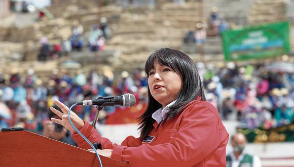 La presidenta del Consejo de Ministros, Mirtha Vásquez, acudió la semana pasada a Ayacucho donde suscribió una serie de compromisos que gatillaron una crisis dentro del Ejecutivo. (Foto: PCM).