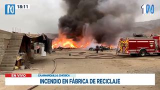 Lurigancho-Chosica: reportan incendio en fábrica de reciclaje | VIDEO