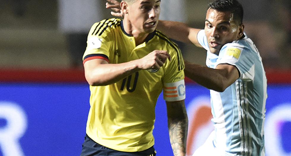 James Rodríguez podría sufrir una sanción por esta discusión que sostuvo con el árbitro ecuatoriano Roddy Zambrano en el partido de Colombia ante Argentina. (Foto: Getty Images)