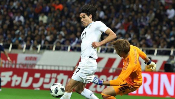 La presión alta de Uruguay originó un error clamoroso en Japón, que terminó siendo aprovechado por Edinson Cavani para marcar el 2-2 transitorio en el Saitama Stadium. (Foto: AFP)