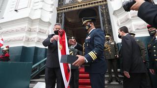 Sagasti entregó la banda presidencial en la puerta del Congreso: ¿Por qué ocurrió este desencuentro?