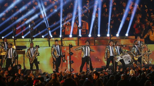 Bruno Mars y los Red Hot Chili Peppers calentaron el Super Bowl - 8