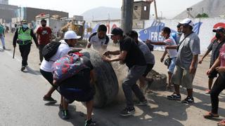 Manifestantes bloquean Carretera Central y atacan a transportistas que no acatan el paro 