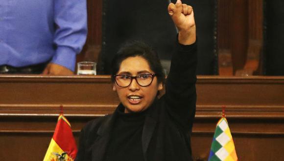La senadora Mónica Eva Copa Murga, del partido Movimiento hacia el Socialismo (MAS), durante la juramentación como presidenta del Senado boliviano en La Paz, Bolivia. (Foto: REUTERS / Luisa González).