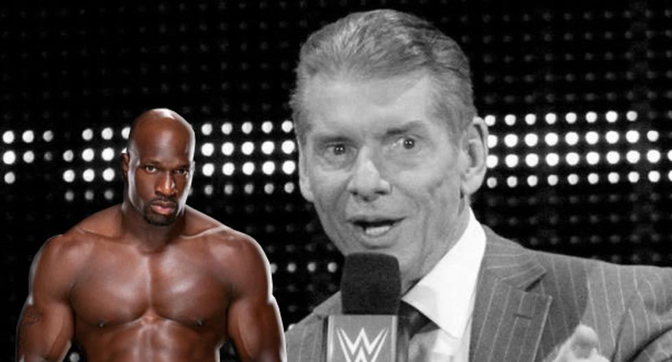 El momento exacto donde Titus O\'Neil jaloneó a Vince McMahon en WWE. (Foto: Internet)