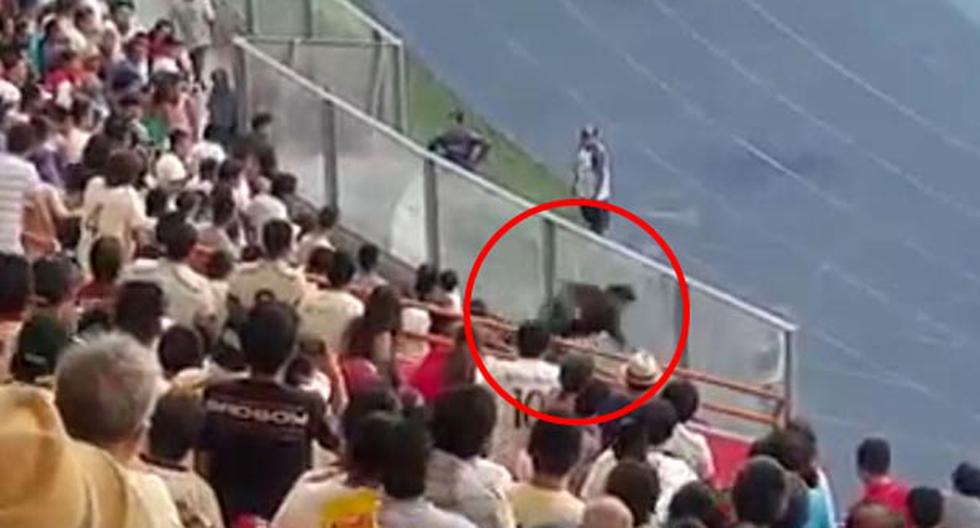 Durante el partido Universitario vs Deportivo Municipal, este hincha hizo esto. (Video: YouTube)