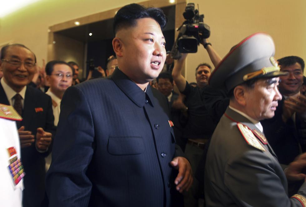 Un casi desconocido Kim Jong Un es nombrado general de cuatro estrellas del Ejército, así como vicepresidente de la Comisión Militar Central del Partido de los Trabajadores. La decisión se toma porque la salud del actual líder, Kim Jong-il, es delicada. AP
