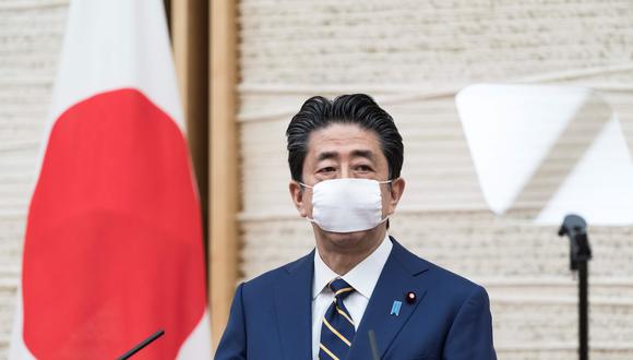 El primer ministro, Shinzo Abe, declaró el estado de emergencia basándose en una ley reformada en marzo que lo habilita para hacerlo. Foto:  AFP / POOL / Tomohiro Ohsumi