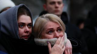 La angustiante espera de habitantes de edificio de Ucrania destruido por misil ruso
