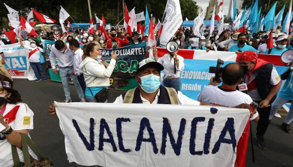 Cientos de personas, de diferentes colectivos ciudadanos, llegaron hasta el Campo de Marte para marchar a favor de la vacancia del presidente Pedro Castillo. (Foto: Julio Reaño/@Photo.gec)