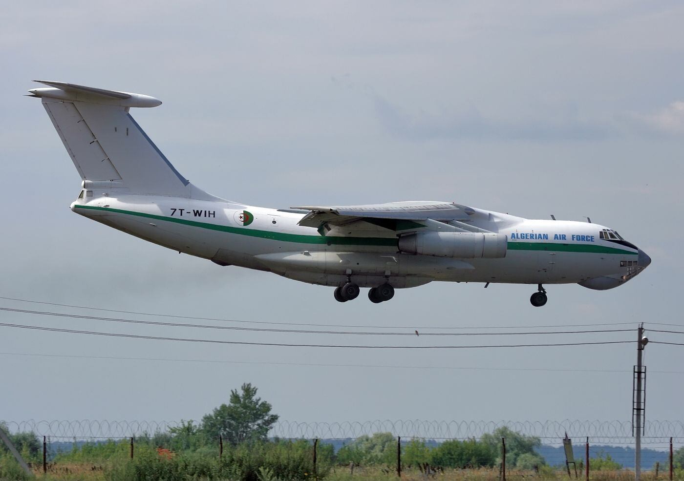 Un avión similar al Ilyushin IL-76 que se estrelló en el 2018 en Argelia, dejando 257 víctimas mortales. 
