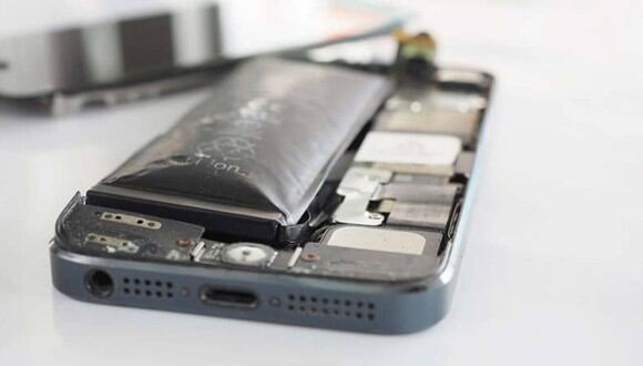 Seguir utilizando un celular con una batería inflada podría ser un peligro para tu vida (Foto: Mira como se hace / Archivo)