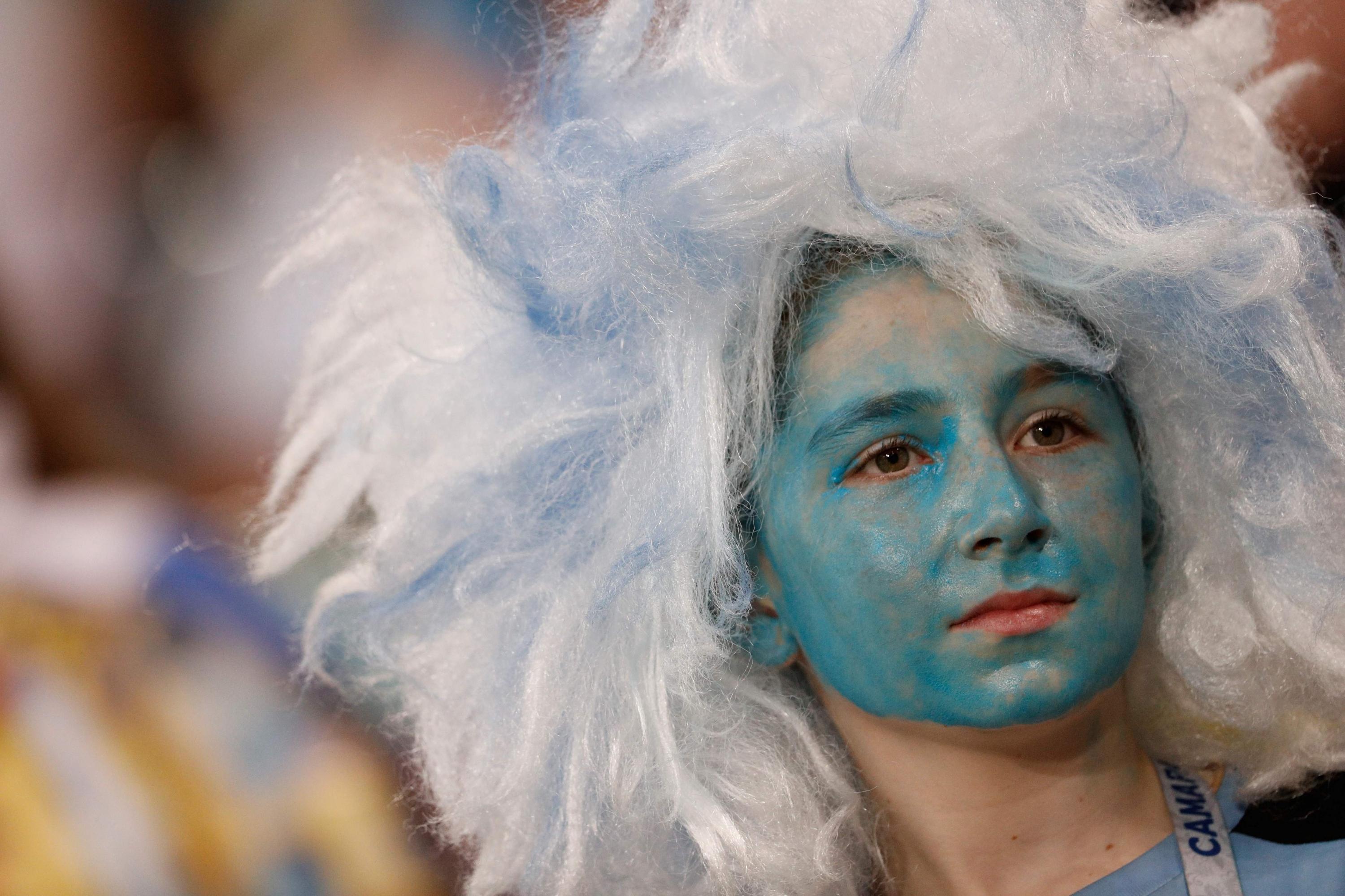 La afición charrúa también se hizo presente en el Estadio Olímpico de Fisht para alentar a su equipo. (Foto: AFP)