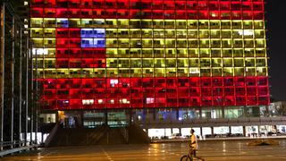 Edificios del mundo rinden homenaje a víctimas del terrorismo en Barcelona [FOTOS]