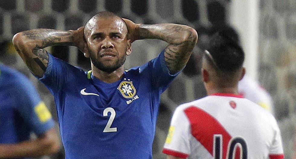Christian Cueva fue protagonista de varias jugadas polémicas y llamativas durante el partido de la Selección Peruana ante Brasil. Hasta se peleó con Dani Alves. (Foto: EFE)
