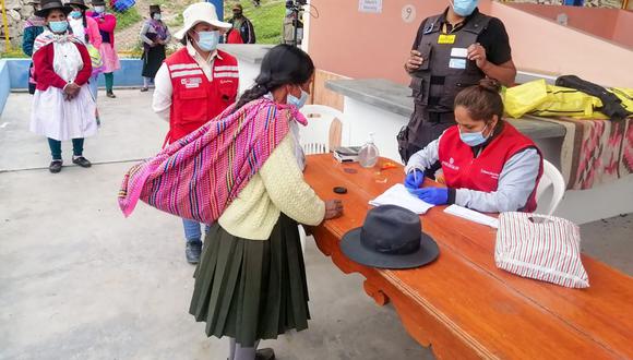 En esta nota te contamos cómo puedes consultar si eres uno de los beneficiarios del Bono Yanapay Perú. (Foto: Andina)