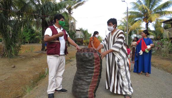 Cada familia de las 13 comunidades machiguengas y asháninkas que hay en Kimbiri recibió un saco lleno de papas. (Foto: Jorge Quispe)
