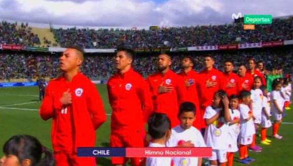 Selección chilena no pasó buenos momentos cuando se entonaba las letras de su himno. (Foto: captura)
