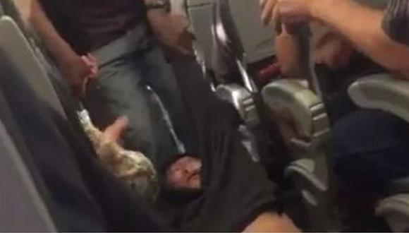 El doctor David Dao fue arrastrado contra su voluntad por los pasillos de un avión de United Airlines para ser llevado a la salida, con el fin de darle su asiento a un empleado de la aerolínea el pasado 9 de abril del 2017.