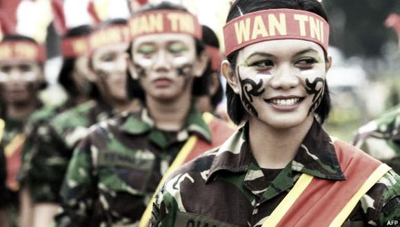Indonesia, el país donde las reclutas deben ser vírgenes