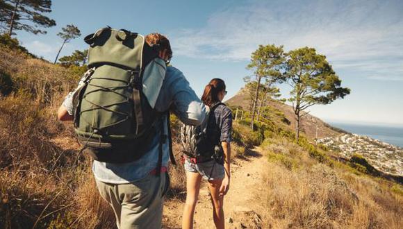 Siguiendo algunos trucos podrás llevar todo lo que necesitas en una mochila de tamaño reducido y sobrevivir sin problema. (Foto: Shutterstock)