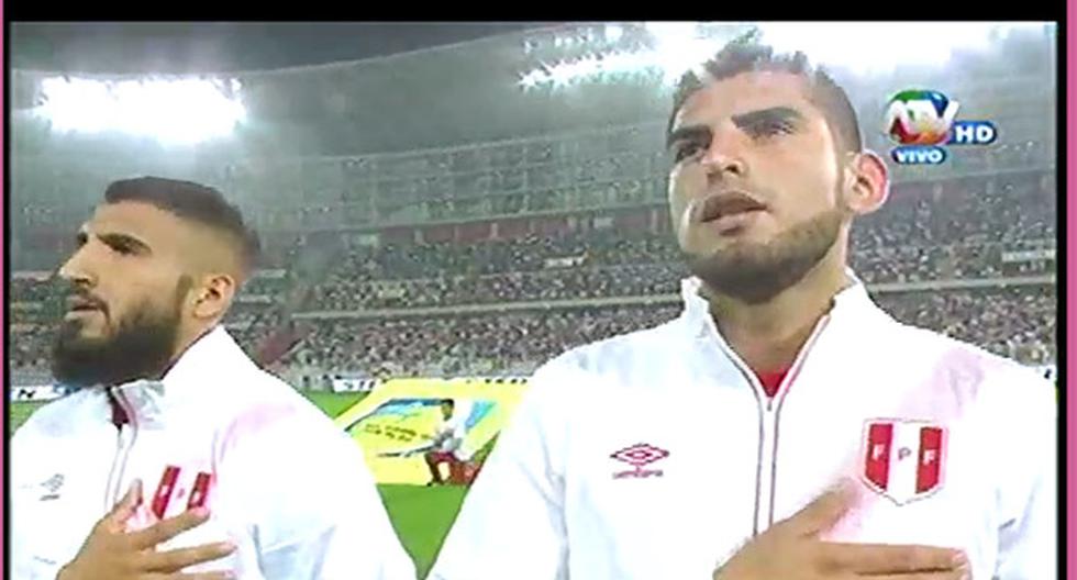 Los jugadores peruanos entonando el Himno Nacional (Foto: Captura)