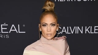 "Mujeres apoyando mujeres": JLo y Lady Gaga se dan emotivo abrazo para luchar contra el abuso y acoso sexual