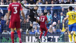 Luis Díaz recibió una dura falta, pero anotó el primer gol del Liverpool vs. Brighton | VIDEO