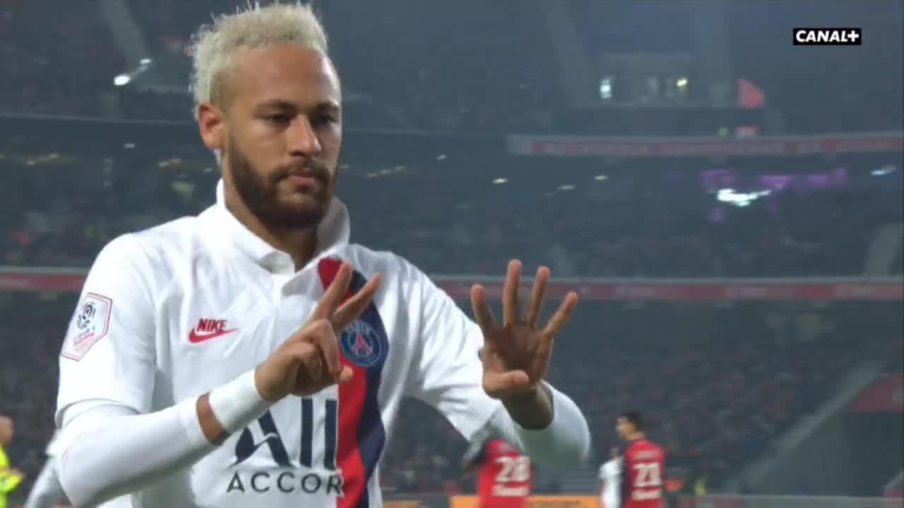 Neymar dio sus condolencias para la familia de Kobe Bryant tras anotar un gol.