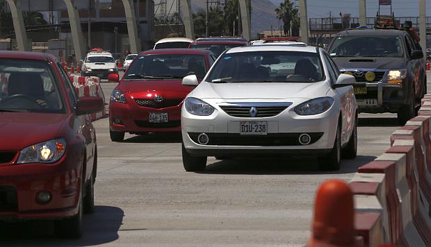 Derteano dijo que alza del ISC aleja el vehículo del consumidor. (Foto: El Comercio)