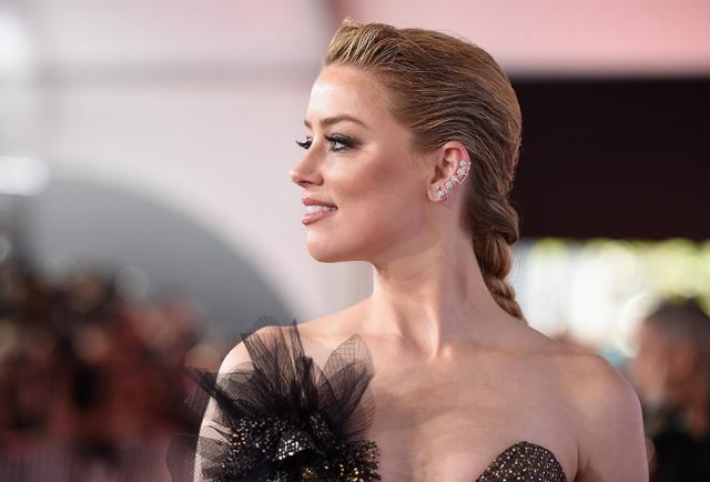 American Music Awards 2018: Amber Heard deslumbró con sensual vestido | Foto: AFP