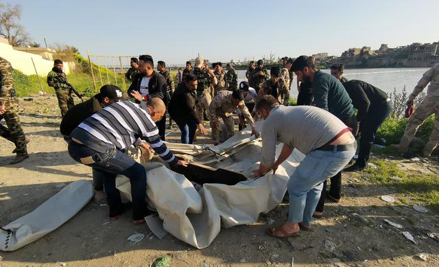 Irak | Mosul: casi 100 muertos por el naufragio de un ferry en el río Tigris en el Año Nuevo kurdo. (Reuters).