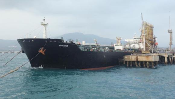 El buque petrolero iraní "Fortune" se ve en el muelle de la refinería El Palito en Puerto Cabello, Venezuela, 25 de mayo de 2020. (Foto: Palacio de Miraflores / REUTERS).