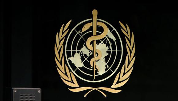 Cartel de la Organización Mundial de la Salud (OMS) en la entrada de su sede en Ginebra en medio del brote de COVID-19, causado por el nuevo coronavirus. (Foto: Fabrice COFFRINI / AFP)