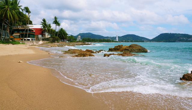 10. - Phuket, Tailandia. Es una isla montañosa y con selva tropical que se sitúa en el mar de Andamán. Tiene algunas de las playas más populares de Tailandia, especialmente las que se encuentra en las aguas claras de la costa oeste. (Foto: Shutterstock)