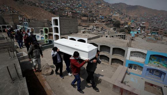 El número de personas fallecidas y contagios aumentó este martes. (Foto: EFE/ Paolo Aguilar)