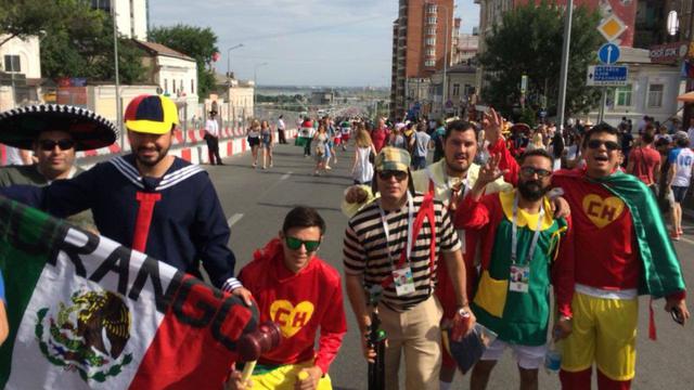 Así fue la "segunda llegada" de Javier Flores al Mundial Rusia 2018. (Facebook @IngueSuMatrushka)