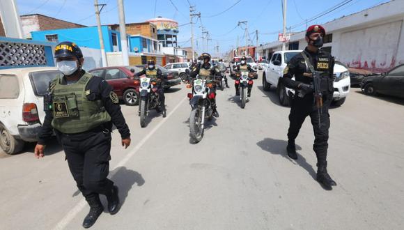 Militares resguardan las calles en el cuarto día de estado de emergencia para evitar el contagio de coronavirus. (Gonzalo Córdova/ GEC)