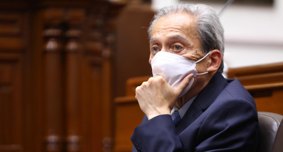 Carlos Gallardo, ministro de Educación, está vinculado a la Fenate Perú, facción magisterial fundada por Pedro Castillo. (Foto: Congreso)