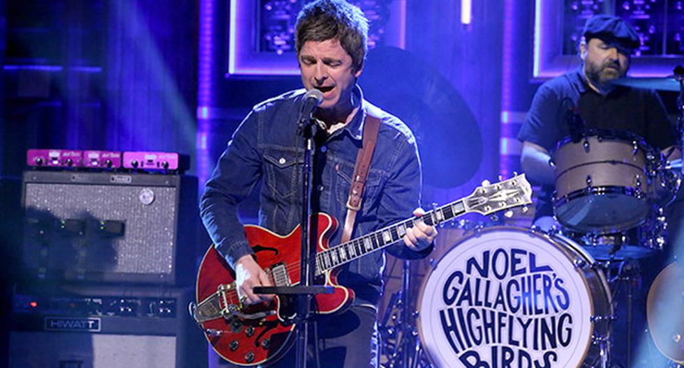 Noel Gallagher junto a su High Flying Birds, tocando Lock All The Doors. (Foto: Billboard.com)
