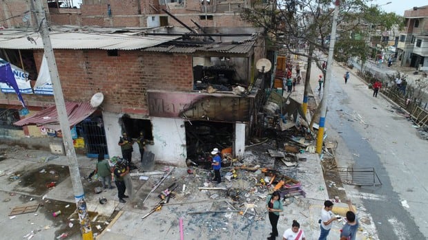 Incendio dejó al menos 100 personas y 20 viviendas afectadas en Villa El Salvador (Foto: Carlos Hidalgo / El Comercio)