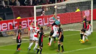 ¿Feyenoord marcó un gol de lateral en la Europa League?