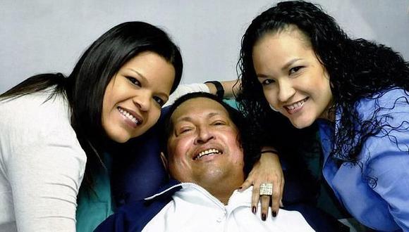 Hijas de Chávez siguen viviendo en la casa presidencial
