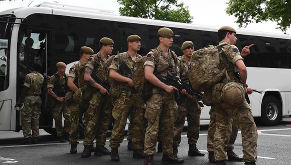 El gobierno del Reino Unido ha desplegado en las calles a miles de militares tras el atentado en Manchester. (AFP).