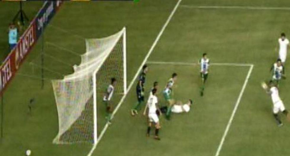Universitario de Deportes perdió la primera ocasión clara de gol a los dos minutos de juego | Foto: Captura